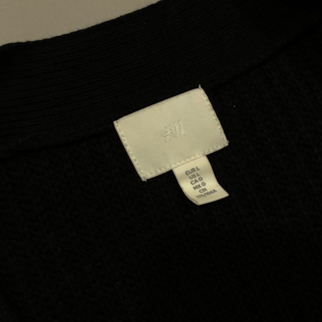 H&M Black Knit Cardigan (Category: Coats, Jackets and Outerwear) located in Manila. Submitted by ffranchesca (Listing ID 1442315634, Image 3). Description: extra button stll attached.
