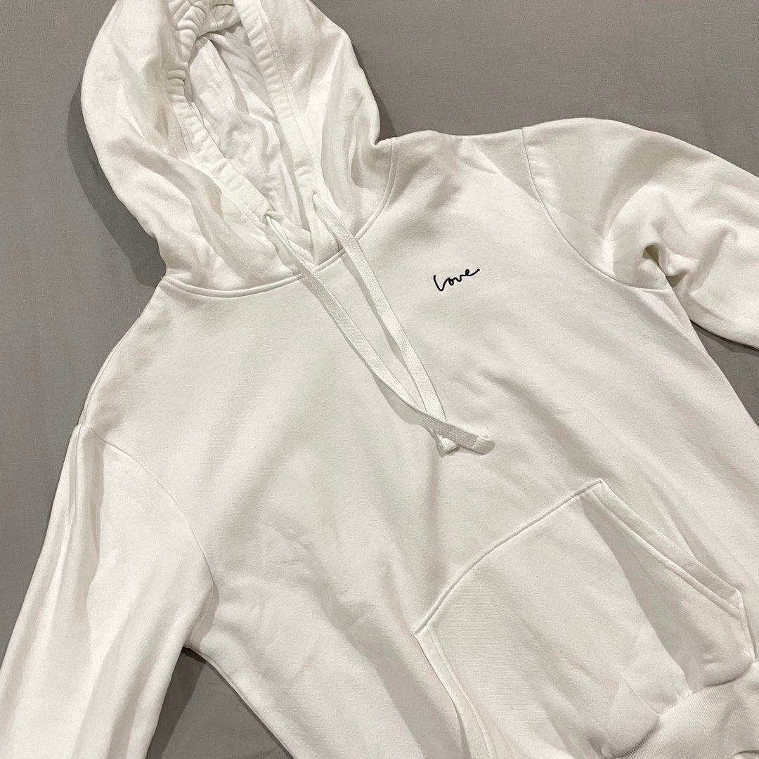 H&M White Hoodie (Category: Coats, Jackets and Outerwear) located in Manila. Submitted by ffranchesca (Listing ID 1442322137, Image 1). Description: .