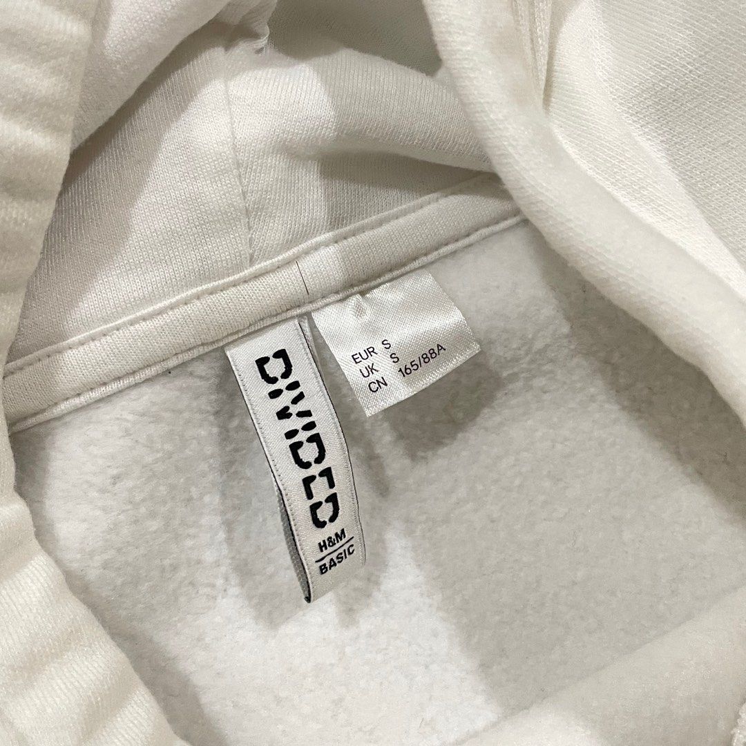H&M White Hoodie (Category: Coats, Jackets and Outerwear) located in Manila. Submitted by ffranchesca (Listing ID 1442322137, Image 3). Description: .
