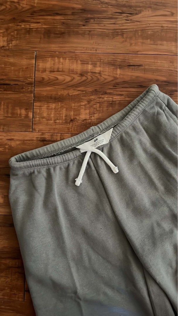 H&M Wide Leg Sweatpants Grey (Category: Other Bottoms) located in Cagayan de Oro. Submitted by gmaegp1020 (Listing ID 1442184676, Image 3). Description: - Brand: H&M - Style: Wide leg sweatpants - Color: Grey - Features: Elastic waistband with drawstring - Measurements: Waist 33 inches, Rise 12 inches, Inseam 25 inches.