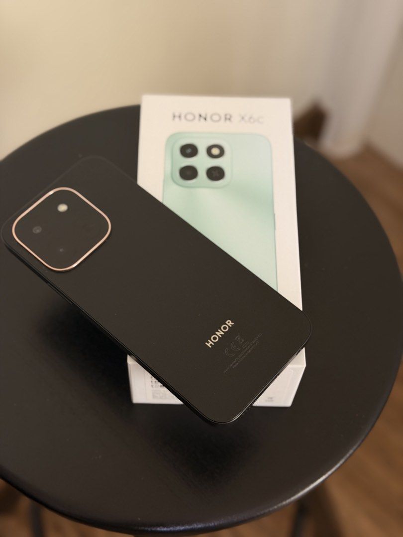 HONOR X6c (6+256GB) (Category: Android Others) located in Pasig City. Submitted by mrgoodasnewgadgets (Listing ID 1442238764, Image 3). Description: Good as New Used only for unboxing Good phone for students HONOR X6c (6GB + 256GB) Specs * Display: 6.61-inch TFT LCD * Resolution: HD+ (720 × 1604) * Refresh Rate: 120Hz * Peak Brightness: Up to 1000 nits * Processor: MediaTek Helio G81 Ultra * GPU: Mali-G52 MC2 * RAM: 6GB RAM * Storage: 256GB * Exp
