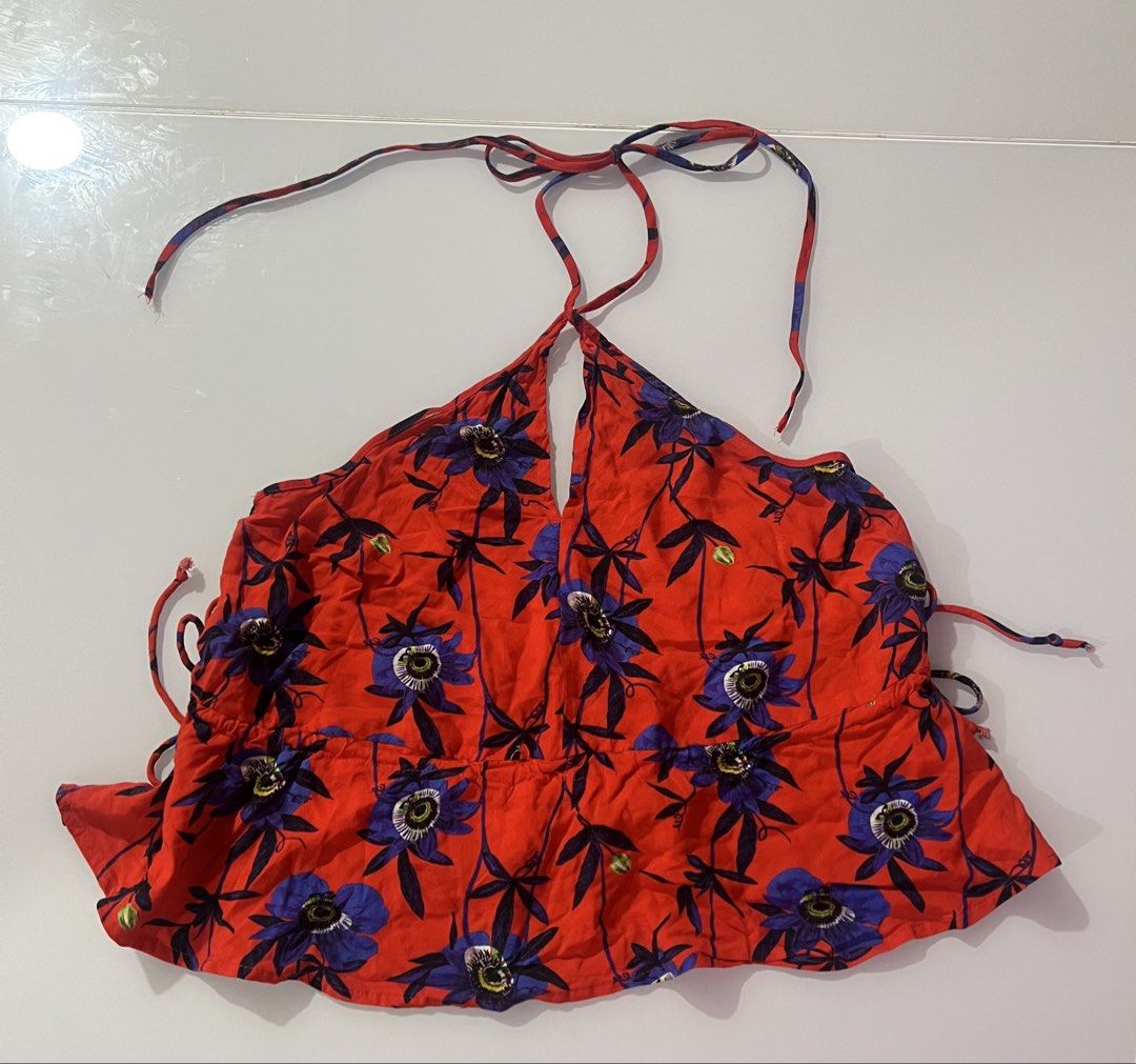 H&R Red Floral Halter Top (Category: Sleeveless) located in Quezon City. Submitted by ccloset.cleanup (Listing ID 1442316261, Image 1). Description: 100% AUTHENTIC 💛 ❌ I WILL NOT REPLY TO LOW BALLERS 📣NO WHEN WORN PHOTOS, since flat-lay measurements are provided 🛵Mode of Delivery: Only Lalamove, Grab, or Angkas *Booking & Shipping fees, booked and shouldered by the Buyer* 💰Mode of Payment: GCash or Bank Transfer (BDO or BPI) *Payment Before S