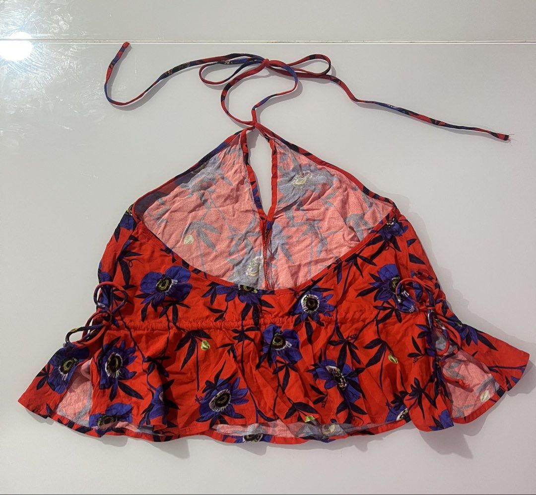 H&R Red Floral Halter Top (Category: Sleeveless) located in Quezon City. Submitted by ccloset.cleanup (Listing ID 1442316261, Image 2). Description: 100% AUTHENTIC 💛 ❌ I WILL NOT REPLY TO LOW BALLERS 📣NO WHEN WORN PHOTOS, since flat-lay measurements are provided 🛵Mode of Delivery: Only Lalamove, Grab, or Angkas *Booking & Shipping fees, booked and shouldered by the Buyer* 💰Mode of Payment: GCash or Bank Transfer (BDO or BPI) *Payment Before S