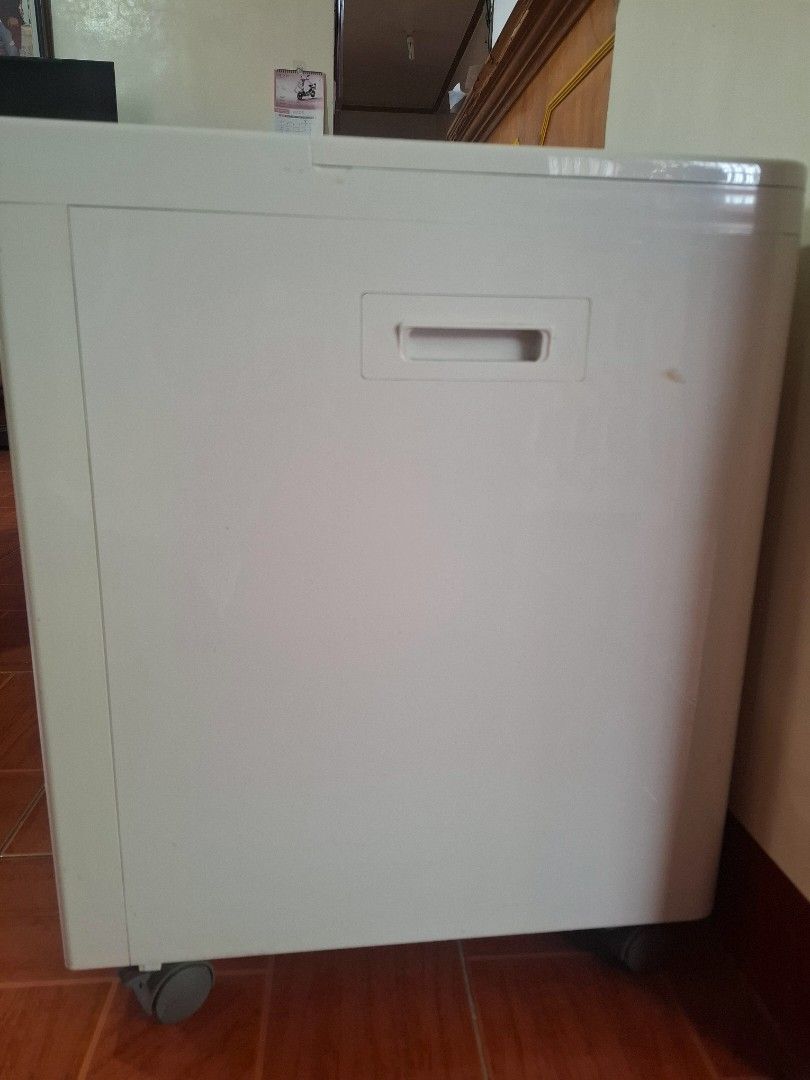 Indoplas Oxygen Concentrator (Model OXY-102) (Category: Medical Supplies & Tools) located in Morong. Submitted by cochisee (Listing ID 1442193476, Image 3). Description: ✅️Adjustable oxygen flow rate up to 5 L/min ✅ Built-in humidifier bottle ✅ Digital timer/display function ✅ Compact design with caster wheels for easy mobility ✅ Low power consumption (400W) ✅ 220V, 60Hz operation ✅ Oxygen outlet ready for tubing.