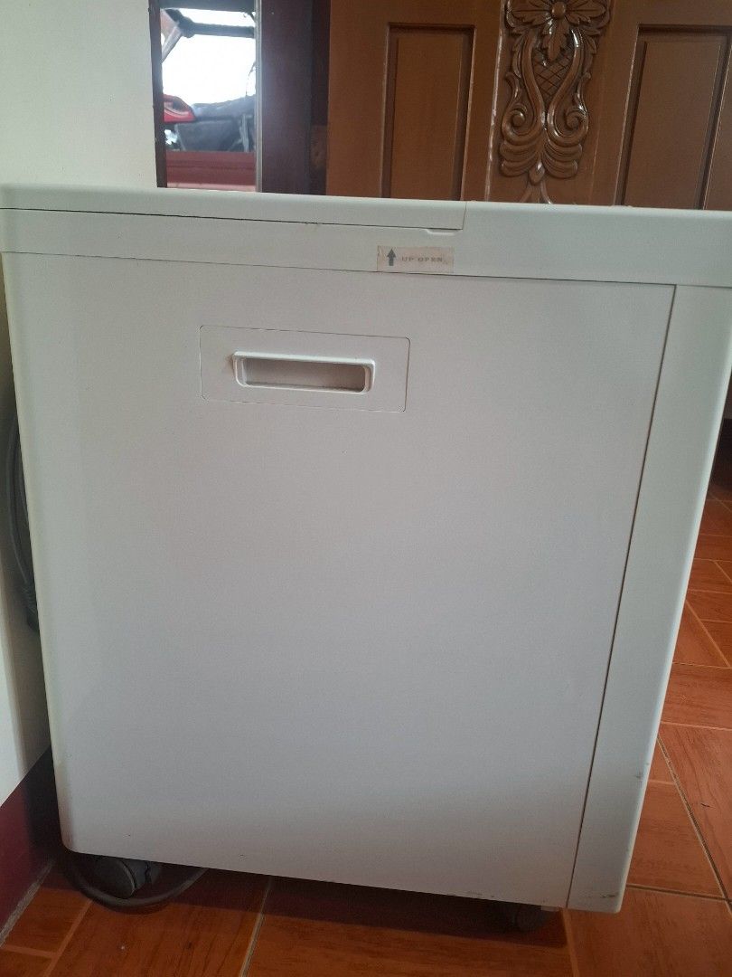 Indoplas Oxygen Concentrator (Model OXY-102) (Category: Medical Supplies & Tools) located in Morong. Submitted by cochisee (Listing ID 1442193476, Image 2). Description: ✅️Adjustable oxygen flow rate up to 5 L/min ✅ Built-in humidifier bottle ✅ Digital timer/display function ✅ Compact design with caster wheels for easy mobility ✅ Low power consumption (400W) ✅ 220V, 60Hz operation ✅ Oxygen outlet ready for tubing.