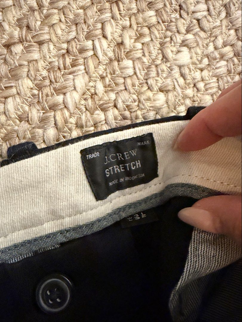 J. Crew Stretch Chinos Navy Blue (Category: Chinos) located in Taguig. Submitted by sourcedbym (Listing ID 1442157567, Image 2). Description: - Classic J. Crew Chinos - Color: Navy Blue - Material: Comfortable Stretch Fabric - Fit: Straight Leg - Closure: Button and Zip - Versatile: Great for casual or smart casual outfits Size 31W .