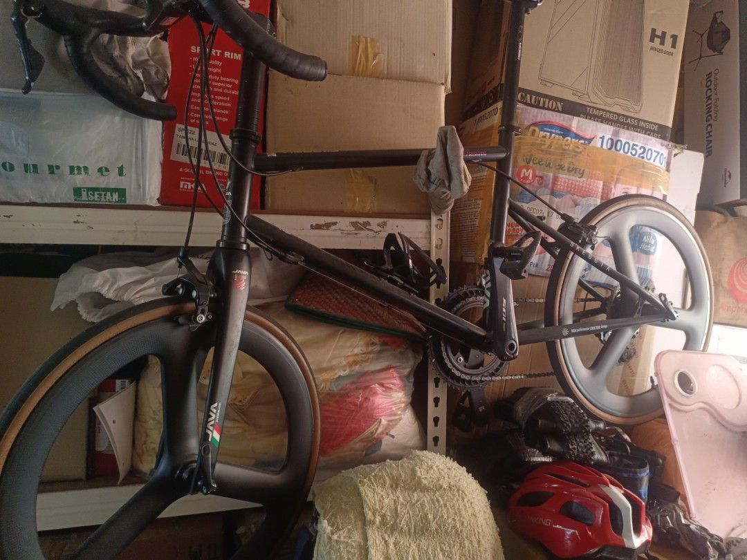 JAVA skegia Minivelo (Category: Bicycles) located in Kuala Lumpur. Submitted by benben9 (Listing ID 1442260880, Image 1). Description: - JAVA Mini Velo bicycle - High performance structure design - Carbon fiber 3 spoke full Shimano 105 , minat roger...negoo.