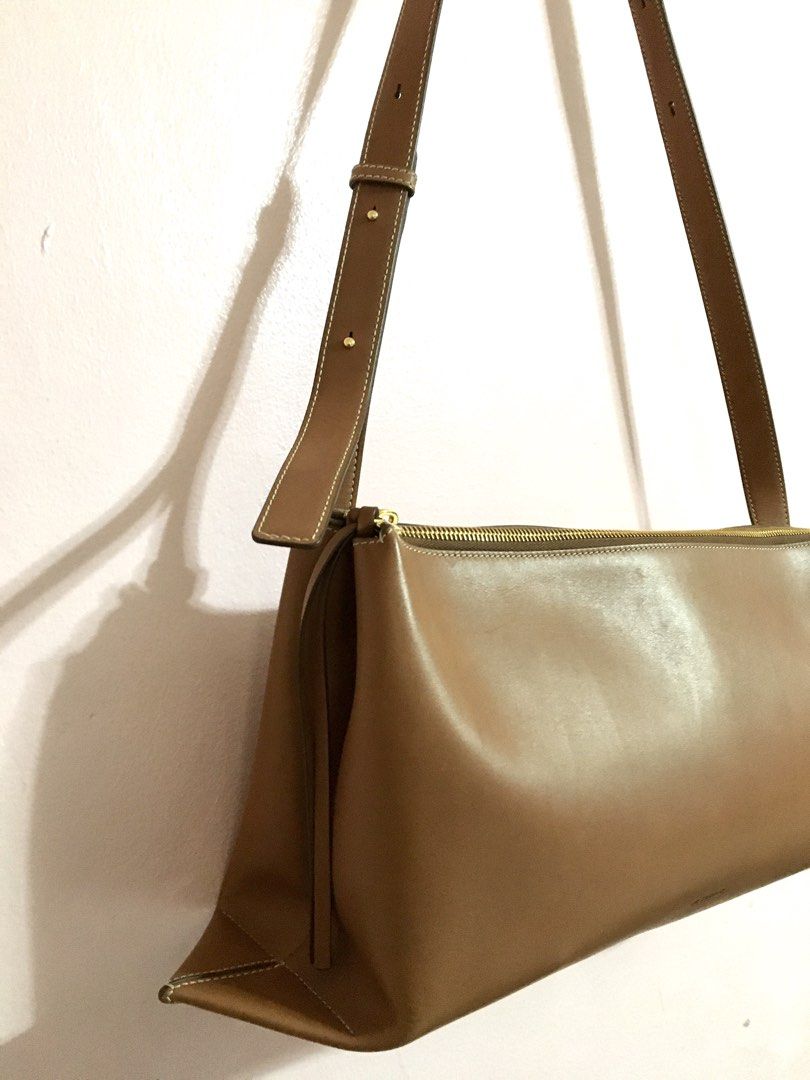 Jil Sander Brown Leather Shoulder Bag (Category: Luxury Bags & Wallets) located in Bacoor. Submitted by pbmypet (Listing ID 1442195486, Image 3). Description: - Authentic Jil Sander brown leather shoulder bag - Comes with original dust bag and shopping bag - Interior is clean and well-maintained - Adjustable strap for comfortable wear - Ideal for everyday use Jil Sander Empire Small-sizes leather handbag - PRICE NEGOTIABLE - ISSUE: NONE - FLAWS: 