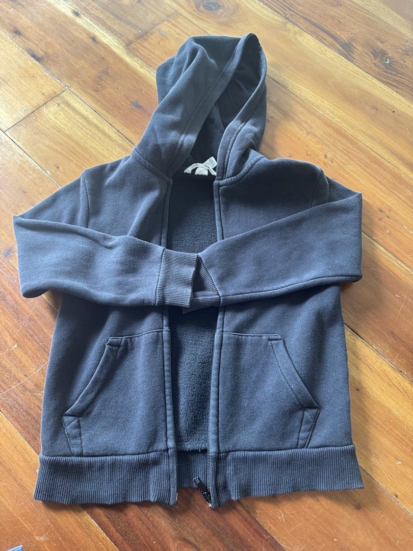 Kid’s Jacket (Category: Babies & Kids Fashion) located in Las Pinas. Submitted by jadrie (Listing ID 1442166545, Image 1). Description: H&M Take both for 500 4-6yrs old.