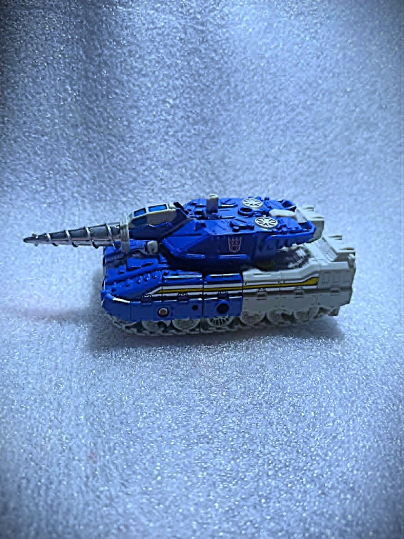 Loose CW DRILLHORN Deluxe Class Hasbro Decepticon Transformers (Category: Action & Battle Toys) located in Pasay City. Submitted by Chariselyn (Listing ID 1442236787, Image 3). Description: Loose CW DRILLHORN (2,000+sf) Deluxe Class Hasbro Decepticon Transformers Series: Combiner Wars Liokaiser, 2016 Scale: 6 inches Issues: 0 Condition: 10/10 Accessories: no accessories, no manual Mode of Payment: GCash or through your rider Shipping options: Pay