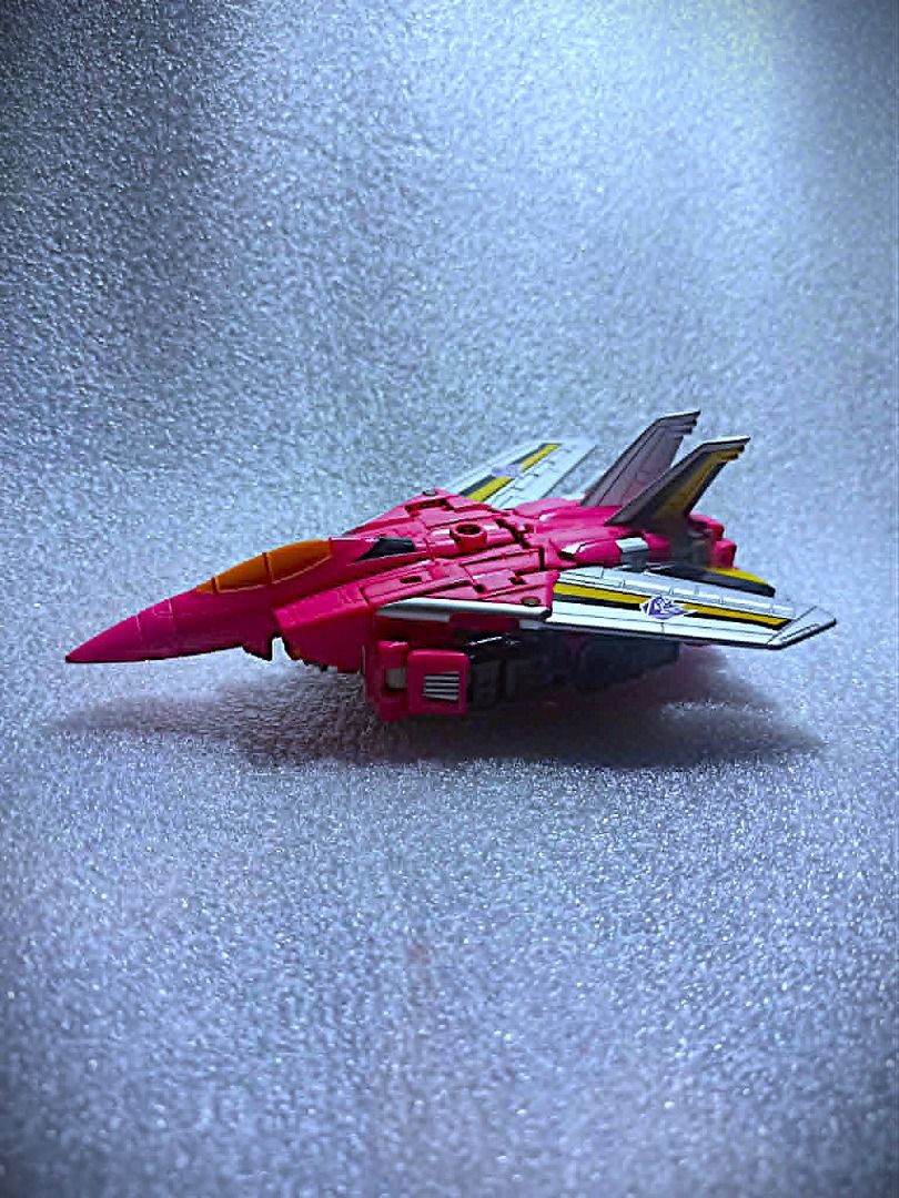 Loose CW GUYHAWK Deluxe Class Hasbro Decepticon Transformers (Category: Action & Battle Toys) located in Pasay City. Submitted by Chariselyn (Listing ID 1442236961, Image 3). Description: Loose CW GUYHAWK (2,000+sf) Deluxe Class Hasbro Decepticon Transformers Series: Combiner Wars Liokaiser, 2016 Scale: 6 inches Issues: 0 Condition: 10/10 Accessories: no accessories, no manual Mode of Payment: GCash or through your rider Shipping options: Payment