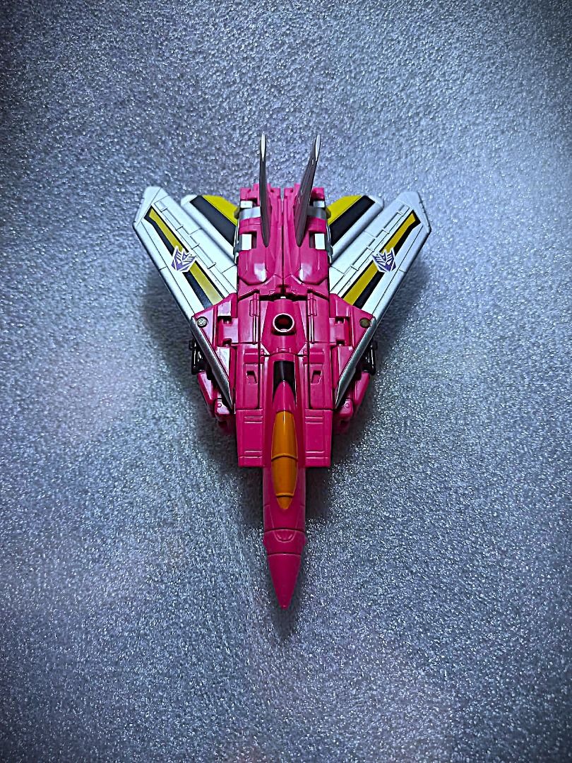 Loose CW GUYHAWK Deluxe Class Hasbro Decepticon Transformers (Category: Action & Battle Toys) located in Pasay City. Submitted by Chariselyn (Listing ID 1442236961, Image 2). Description: Loose CW GUYHAWK (2,000+sf) Deluxe Class Hasbro Decepticon Transformers Series: Combiner Wars Liokaiser, 2016 Scale: 6 inches Issues: 0 Condition: 10/10 Accessories: no accessories, no manual Mode of Payment: GCash or through your rider Shipping options: Payment