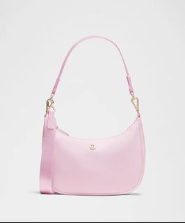 (Category: ) located in . Submitted by chaussures8 (Listing ID 1442338917, Image 1). Description: .
