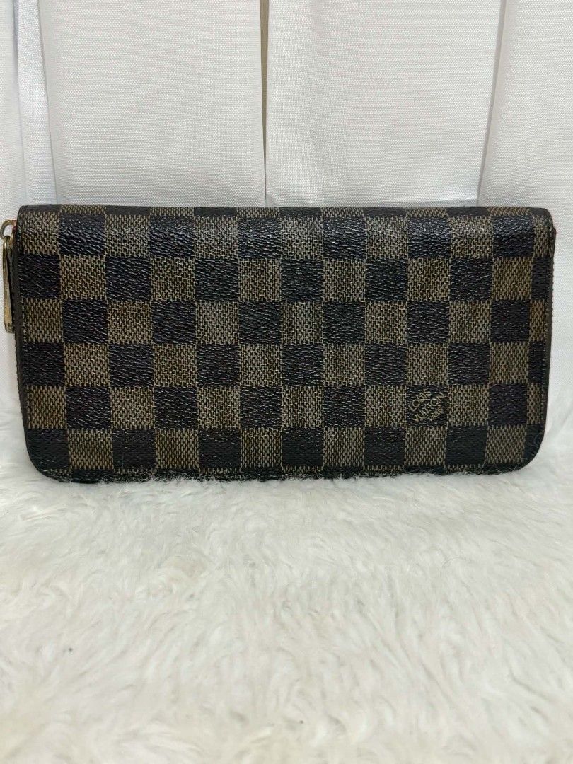 LV Damier Ebene Zippy Wallet (Category: Luxury Bags & Wallets) located in Iloilo. Submitted by solisraque20674 (Listing ID 1442334039, Image 2). Description: .