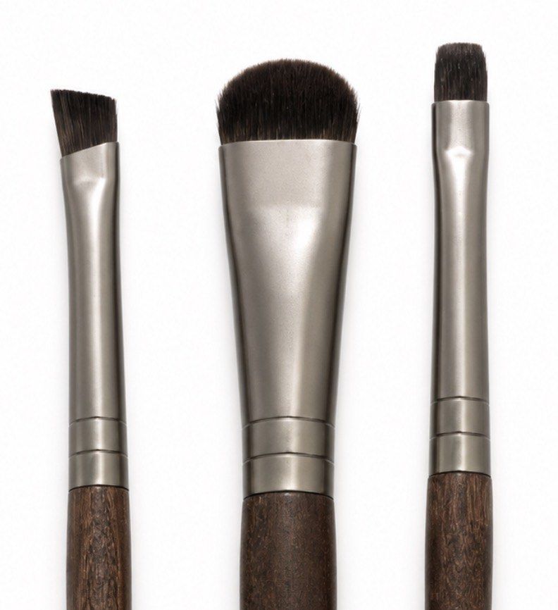 Make Up Forever Professional Brush (Category: Makeup) located in Quezon City. Submitted by kenjixx (Listing ID 1412738330, Image 1). Description: Bought everything for 5500 Used few times Kept in the cabinet Wood handle 700 each 300 Straight Brush 240 Straight and Wavy & Straight Angled .