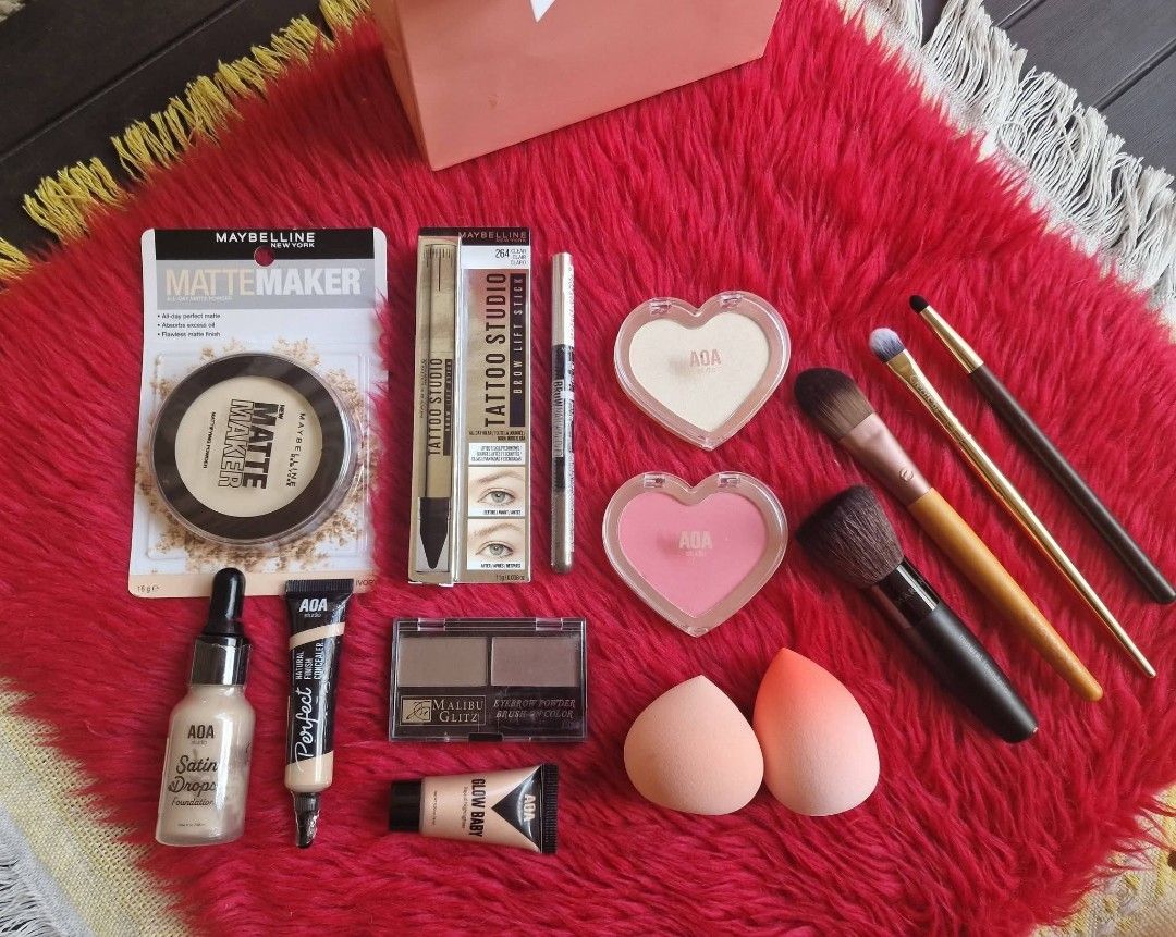 Make Up Set w/ Brushes & Pouch (Category: Makeup) located in Quezon City. Submitted by floreskari78555 (Listing ID 1442269885, Image 3). Description: Make Up Set with Brushes & Pouch✨️ Set includes; Make up❤️💋 Maybelline Mattifying Powder (10 Classic Ivory) Maybelline Tattoo Studio Brow Lift Stick (264 Clear) Maybelline Brow Natural Duo 2 in Pencil (Brown) Malibu Glitz Eyebrow Powder Dark Brown Aoa Perfect Natural Finish Concealer L3 Aoa Satin D