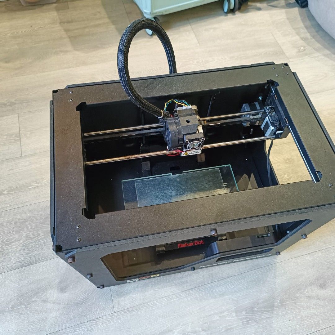 MakerBot Replicator 2 Desktop 3D Printer474650389565286400