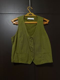 (Category: ) located in . Submitted by ml.closet (Listing ID 1442304541, Image 1). Description: .