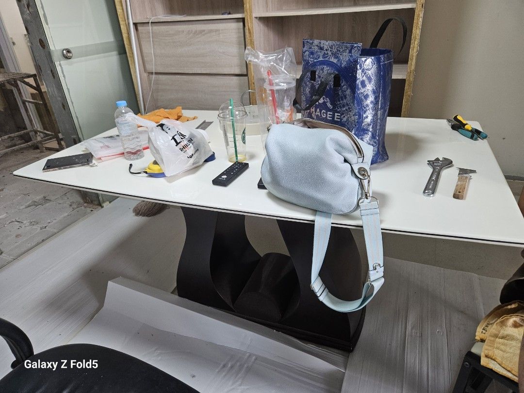 Marble table (Category: Tables & Sets) located in Singapore. Submitted by pingyteo (Listing ID 1442212445, Image 1). Description: there is tiny Crack line at one corner but does not affect usage and cannot see unless u bend down. come with 6 chairs.