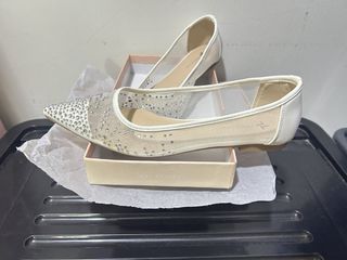 (Category: ) located in . Submitted by preloved_heels (Listing ID 1442184514, Image 1). Description: .