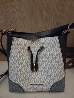(Category: ) located in . Submitted by april_keys (Listing ID 1442167556, Image 1). Description: .