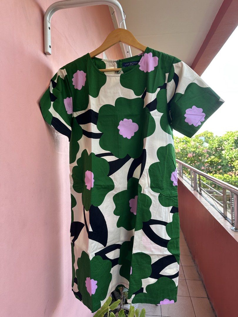 Midi dress from BKK (Category: Dresses) located in Pasig City. Submitted by tinydonuts (Listing ID 1442225983, Image 1). Description: .