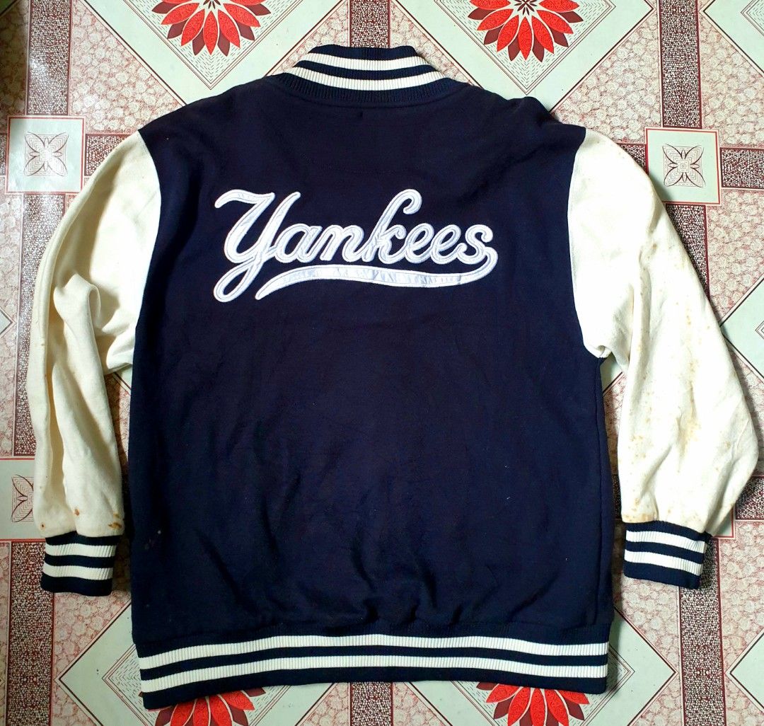 Mitchell and ness (Category: Coats, Jackets and Outerwear) located in Zamboanga. Submitted by chie1982 (Listing ID 1442304028, Image 2). Description: medium size.