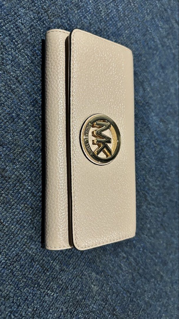 MK (Category: Wallets & Card holders) located in Quezon City. Submitted by christopherkirk (Listing ID 1442217983, Image 1). Description: Brand new No tag From Australia Qc area.