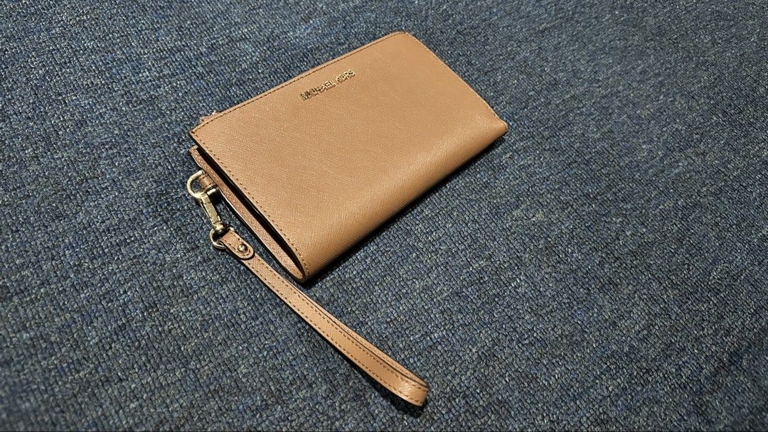 MK (Category: Wallets & Card holders) located in Quezon City. Submitted by christopherkirk (Listing ID 1442218563, Image 1). Description: Brown MK wallet Brand new .