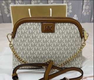 （分類：）位於 。 由 katieshun 提交（商品編號 1442325135，圖片 1）。簡介： 。