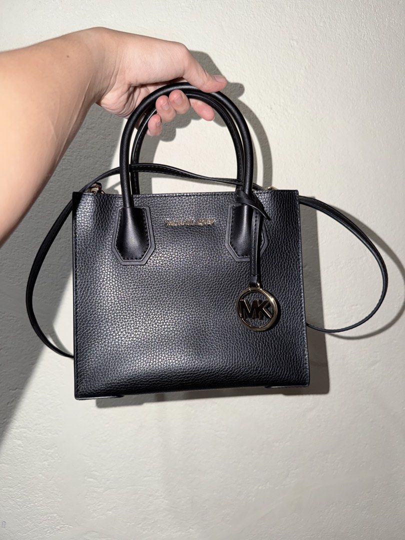MK Mercer Medium Pebbled Leather (Category: Luxury Bags & Wallets) located in Dumaguete. Submitted by aprilgembsct (Listing ID 1442268238, Image 2). Description: Used once. Price is still negotiable. SF Handled by buyer. Dumaguete Area..