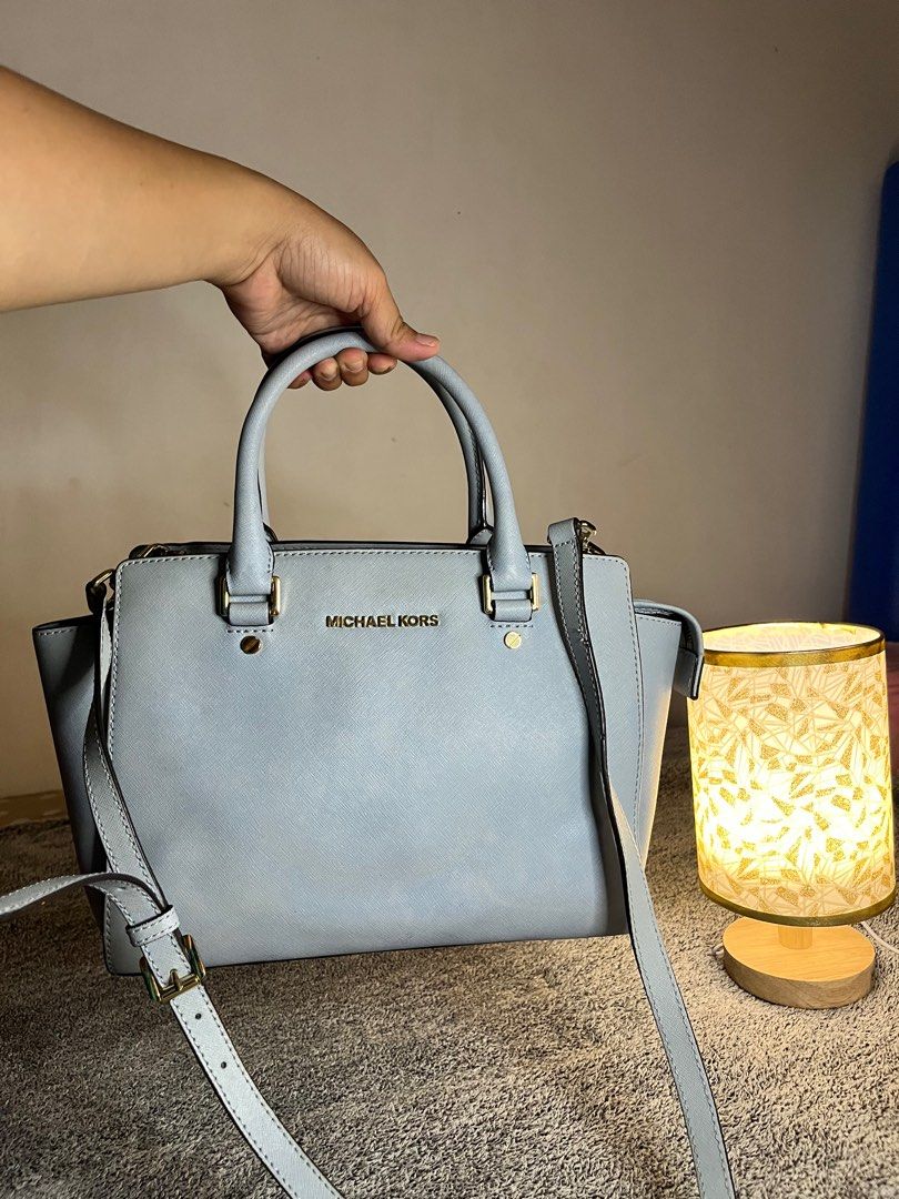 MK Selma Pale Blue (Category: Luxury Bags & Wallets) located in Malaybalay. Submitted by yanshoppe (Listing ID 1442199822, Image 2). Description: .