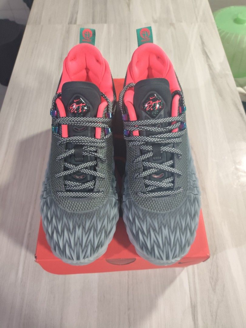 Nike S.T. Charge EP Size 9US Men (Category: Sneakers) located in Antipolo. Submitted by grimmpool28 (Listing ID 1442322233, Image 3). Description: Nike S.T. Charge EP Size 9US Men Brandnew sinukat lang at nilakad lakas Authentic/Legit/Original With box 5000 plus shipping Antipolo loc.