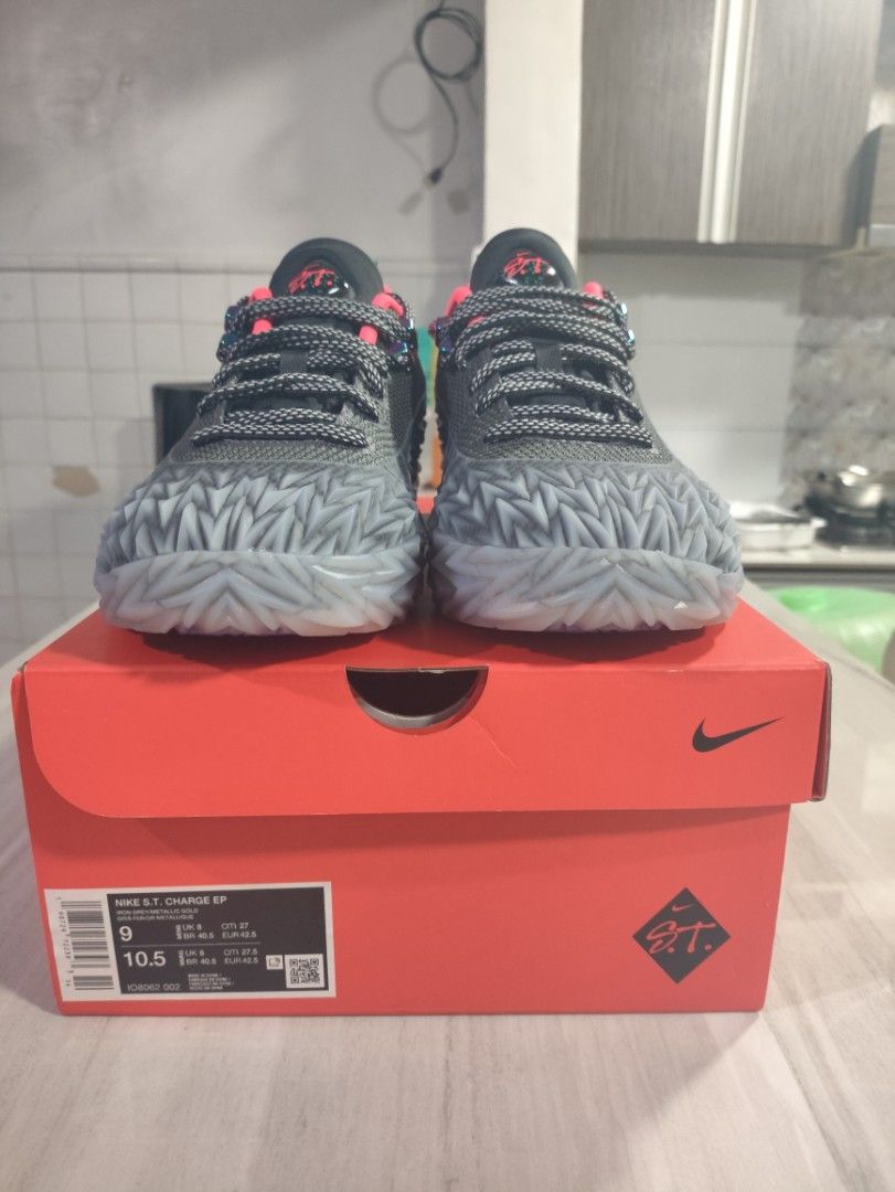 Nike S.T. Charge EP Size 9US Men (Category: Sneakers) located in Antipolo. Submitted by grimmpool28 (Listing ID 1442322233, Image 2). Description: Nike S.T. Charge EP Size 9US Men Brandnew sinukat lang at nilakad lakas Authentic/Legit/Original With box 5000 plus shipping Antipolo loc.