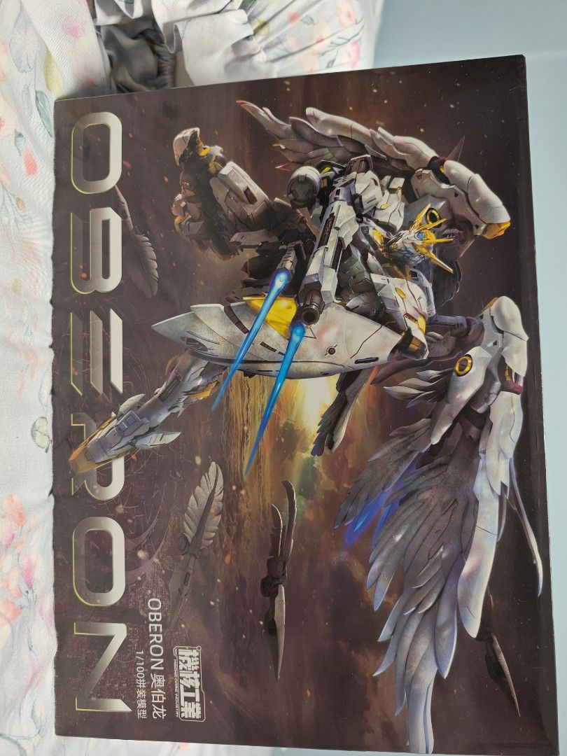 OBERON Gundam Model Kit 1/100 Scale (Category: Toys & Collectibles) located in Singapore. Submitted by fang111111 (Listing ID 1442292011, Image 1). Description: - OBERON Model Kit - Scale: 1/100 - Features a striking white and gold mobile suit with large wings (as seen on box art) - Ideal for model kit collectors and builders - Box condition: Good - A great addition to any collection.