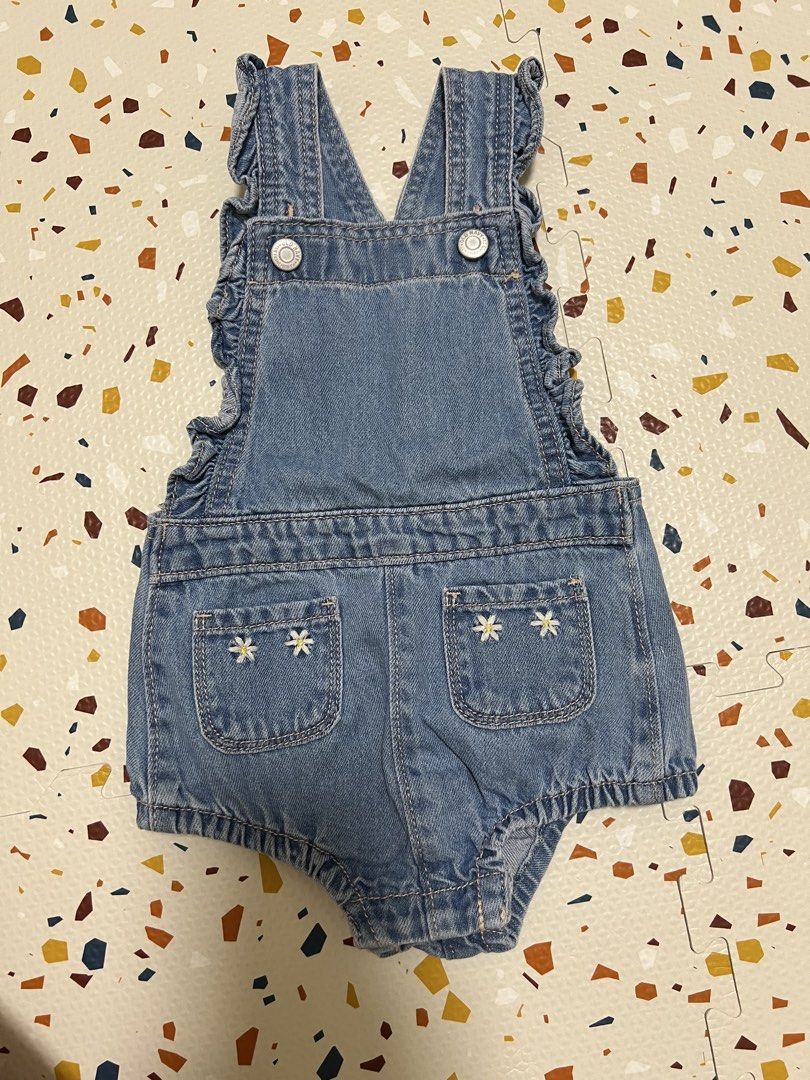 Old Navy Denim Ruffle Daisy Overalls 18-24M (Category: Babies & Kids Fashion) located in San Juan City. Submitted by smjose (Listing ID 1442323365, Image 1). Description: - Adorable Old Navy denim overalls - Features cute ruffle details on the straps - Little embroidered daisies on the pockets - Perfect for everyday wear or special occasions - Easy to put on and take off.