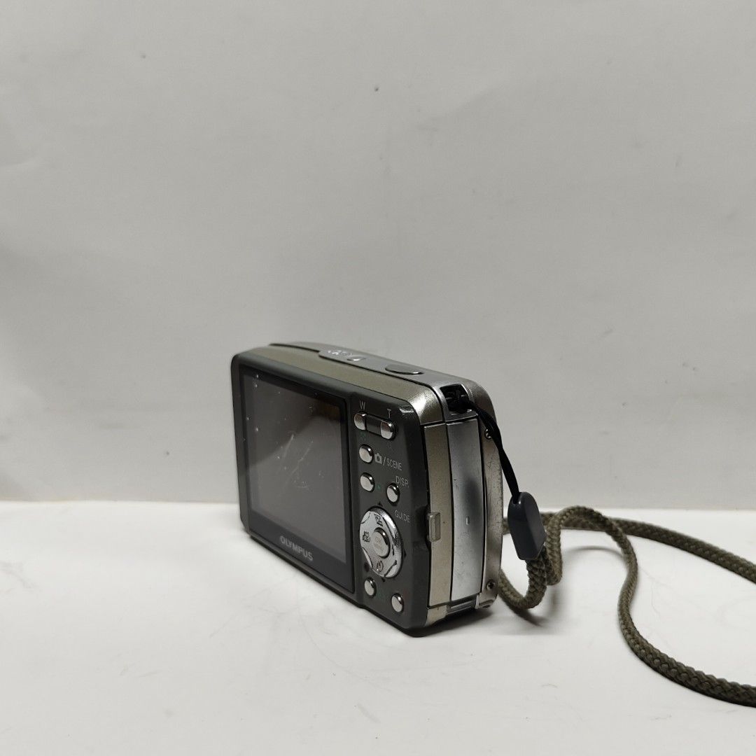 Olympus Stylus 600 (Pre-owned) (Category: Cameras) located in Manila. Submitted by alysa_dm (Listing ID 1442336087, Image 2). Description: Olympus Stylus 600 (Pre-owned) -900PHP SPECS🌹 • 6.0 megapixels • 1/2.5-inch CCD. • 3x optical zoom • 2.5-inch HyperCrystal LCD. • Uses xD-Picture Cards • Captures video with sound at resolutions up to 640x480 at 15 frames per second. INCLUSION 💕 • Unit • Temporary battery BODY CONDITION: 7/10 FLAWS: -Broken 