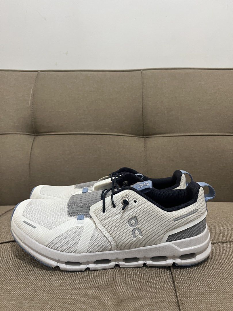 On Cloud Sky (Category: Sneakers) located in Pasig City. Submitted by zmanzin (Listing ID 1442181676, Image 1). Description: For sale On Cloud Sky White/Alloy Size: 6.5y | UKY6 | EU 39 | CM 24 Used once, no box Price 4999 Pasig Area.
