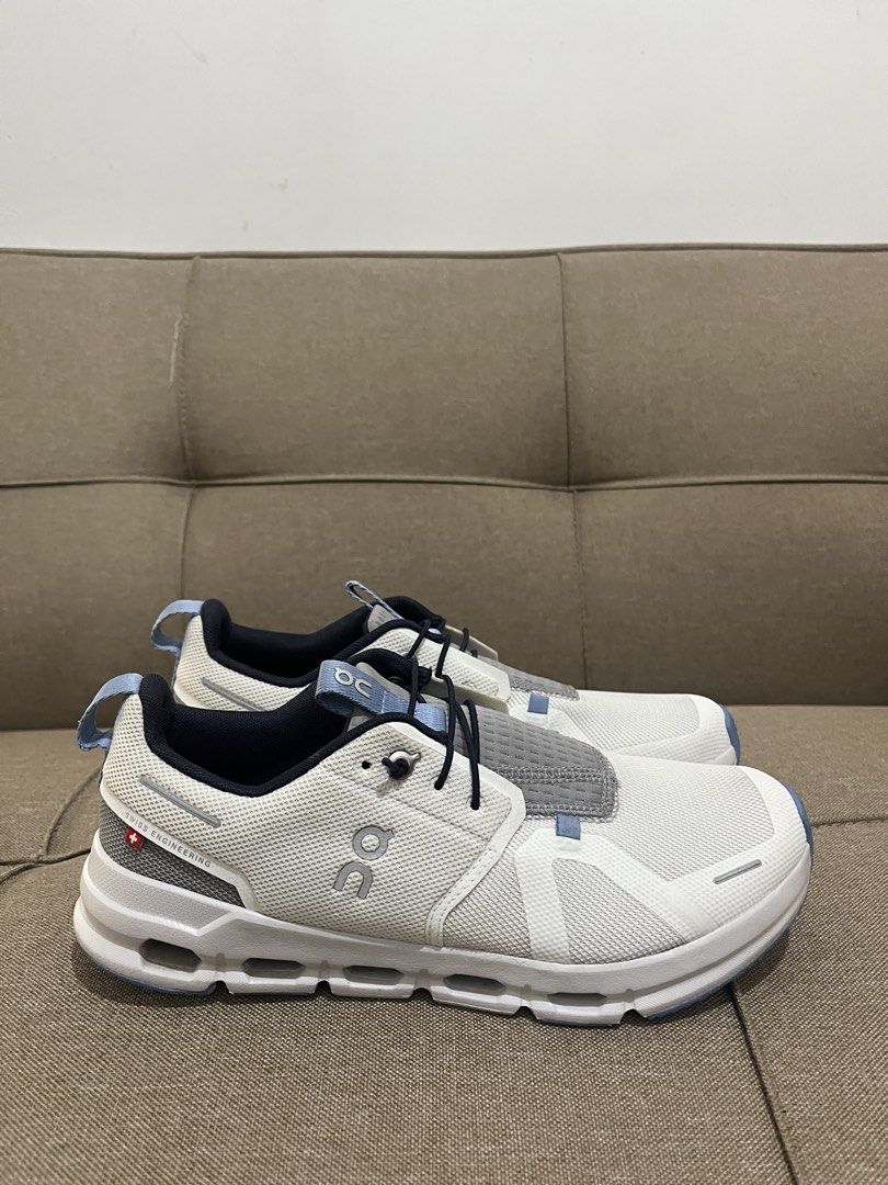 On Cloud Sky (Category: Sneakers) located in Pasig City. Submitted by zmanzin (Listing ID 1442181676, Image 3). Description: For sale On Cloud Sky White/Alloy Size: 6.5y | UKY6 | EU 39 | CM 24 Used once, no box Price 4999 Pasig Area.
