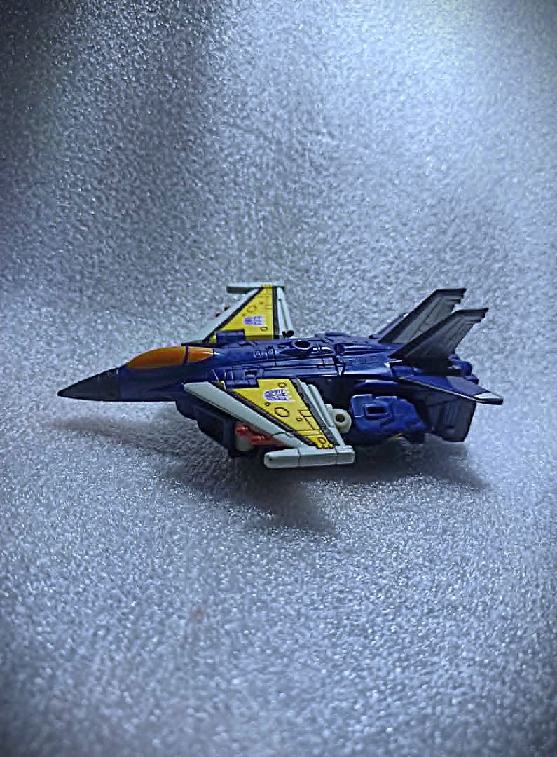oose CW FELLBAT Deluxe Class Hasbro Decepticon Transformers (Category: Action & Battle Toys) located in Pasay City. Submitted by Chariselyn (Listing ID 1442236375, Image 3). Description: Loose CW FELLBAT (2,000+sf) Deluxe Class Hasbro Decepticon Transformers Series: Combiner Wars Liokaiser, 2016 Scale: 6 inches Issues: 0 Condition: 10/10 Accessories: no accessories, no manual Mode of Payment: GCash or through your rider Shipping options: Payment 