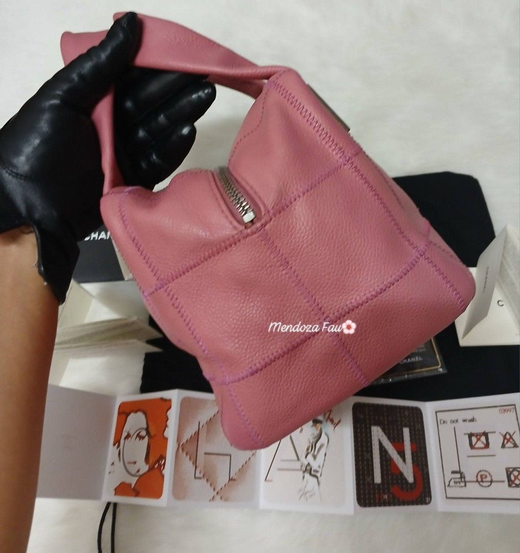 Orig Chanel PINK CHOCO BAR caviar (Category: Luxury Bags & Wallets) located in Iba. Submitted by kuripot_socialite (Listing ID 1442157249, Image 3). Description: Guaranteed orig. Retouch edges by professional restoration. With cards papers & etc. Will send "BEFORE"photos. SuperSTEALdeal ✅️Layaway.