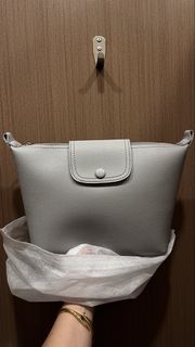 (Category: ) located in . Submitted by mooncakes___ (Listing ID 1442333164, Image 1). Description: .