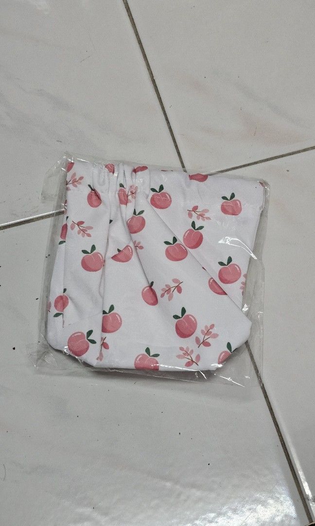 Peach pattern drawstring pouch (Category: Purses & Pouches) located in Singapore. Submitted by threedo (Listing ID 1442313513, Image 1). Description: self collection at 310017.
