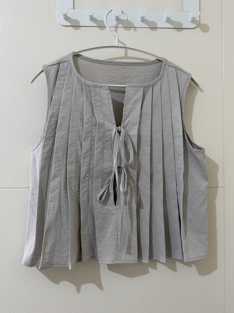 Pleated tie up top with maxi skirt - Coordinates (Category: Sleeveless) located in Manila. Submitted by ayisssh (Listing ID 1442165318, Image 1). Description: .