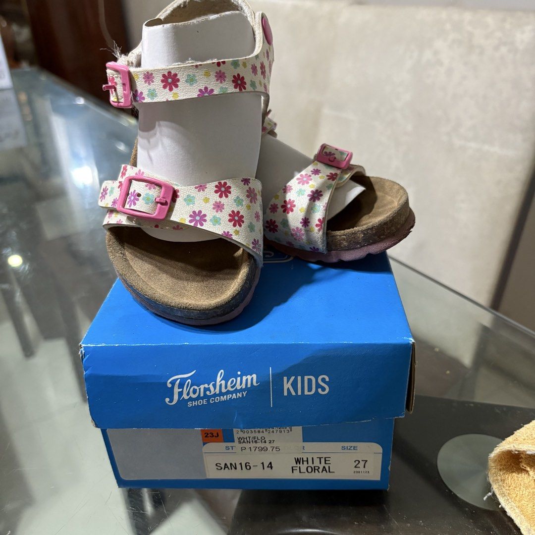 PRELOVED GIRL SHOES (Category: Babies & Kids Fashion) located in Calauag. Submitted by cheannetan (Listing ID 1442258303, Image 1). Description: Check each photo for the sizes .