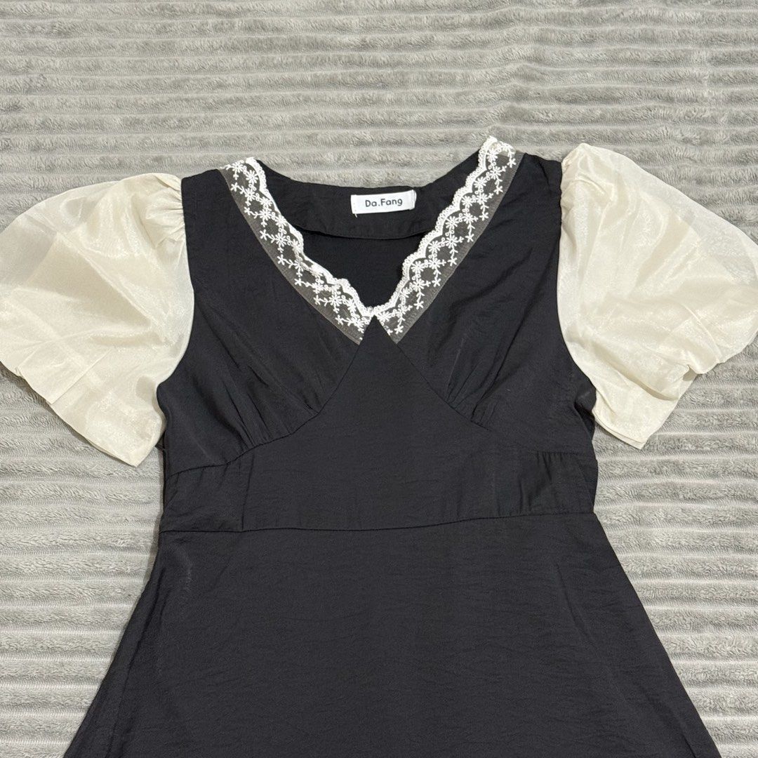 Puff Sleeve V-Neck Formal Dress (Category: Dresses) located in Manila. Submitted by twns_hnpprl (Listing ID 1442222096, Image 3). Description: - Size: Small - Condition: 9/10 - Used twice - RFS: Decluttering.