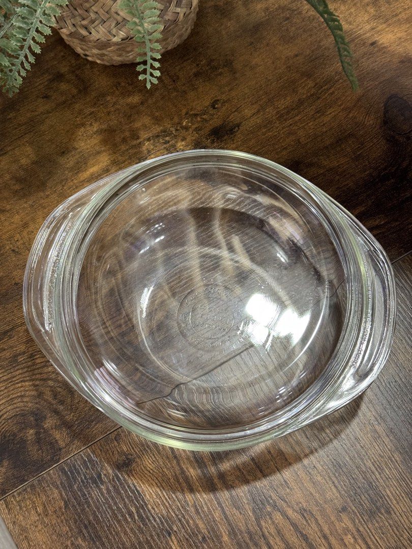 Pyrex bowl with lid (Category: Bakeware) located in Bulacan. Submitted by quin_pierre (Listing ID 1442215522, Image 2). Description: Wala lang box. Unused.