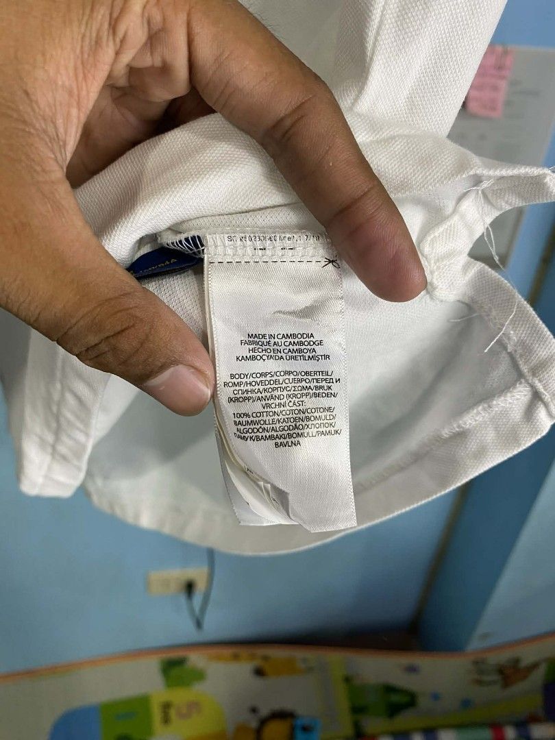 Ralph Lauren Slim Fit Polo (Category: Luxury Apparel) located in Munoz. Submitted by brazziwardrobe (Listing ID 1442315702, Image 3). Description: Hang Dimension ‼️ Length:23 inches Width:18.5 inches Small Excellent Condition Color Rate:9.9/10 Dm to purchase 📩.