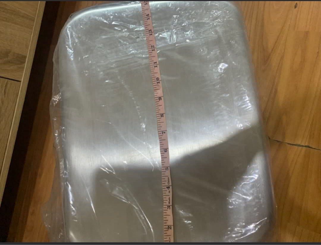 Roast pan (Category: Bakeware) located in Quezon City. Submitted by prelovedsaleitems (Listing ID 1442253603, Image 2). Description: .