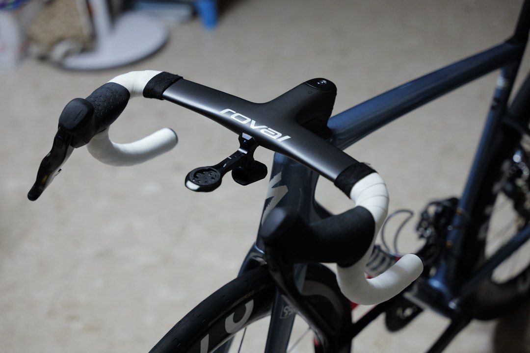 Roval Rapide Integrated Handlebar (Category: Bicycles) located in Singapore. Submitted by shawn_the__sheep (Listing ID 1442277787, Image 3). Description: - 380x115 - Custom white logo.